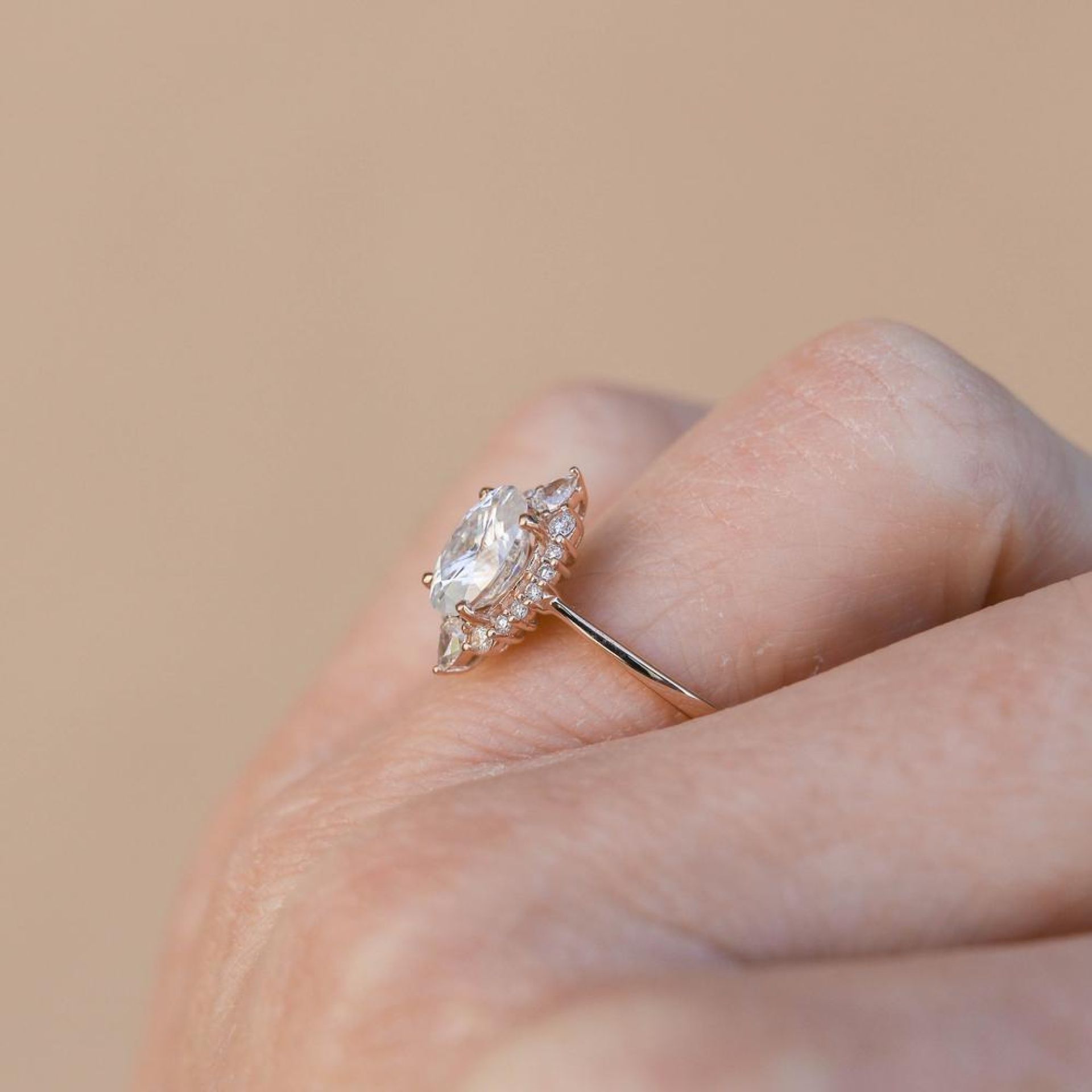 Lab Grown Diamond vs Moissanite